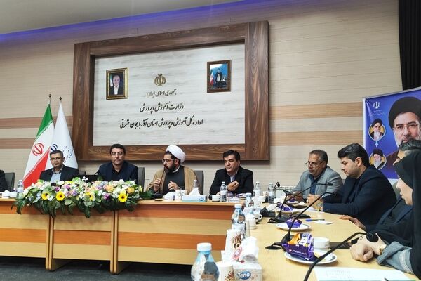 اجرای همایش «باید برخاست»  همزمان با سراسر کشور در آذربایجان شرقی