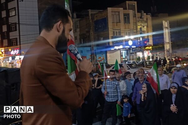 حضور پرشور دانش‌آموزان دبستان پسرانه کاظمیه در غرفه شهدای دانش آموز ورامین