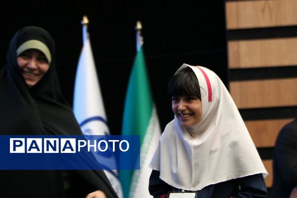 تقدیر از دانش‌آموزان برتر حوزه فرهنگی و هنری در آموزش و پرورش ناحیه یک شهرری