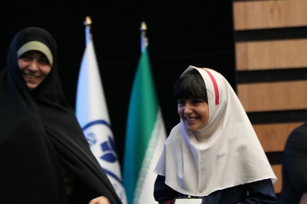 تقدیر از دانش‌آموزان برتر حوزه فرهنگی و هنری در آموزش و پرورش ناحیه یک شهرری