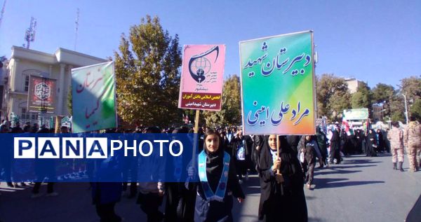 راهپیمایی 13 آبان با حضور حداکثری دانش آموزان در شهرستان نیشابور 