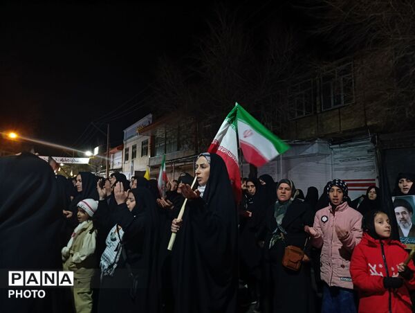 دهه نودی‌ها در زیر چتر انقلاب 