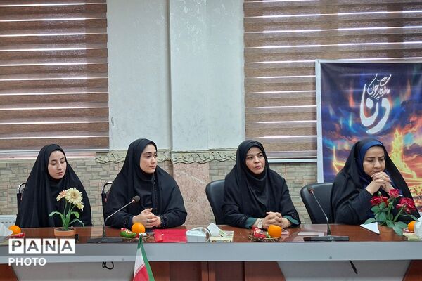 تجلیل از مدیران منتخب برگزارکننده دوره کوتاه‌مدت دوزبانه و مربیان مناطق کم برخوردار