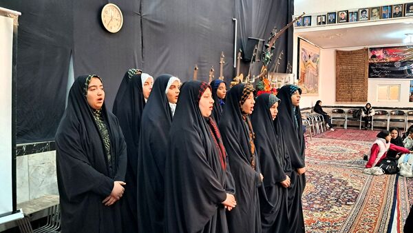 جشن نیمه شعبان در دبیرستان حضرت زینب (س)