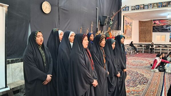 جشن نیمه شعبان در دبیرستان حضرت زینب (س)