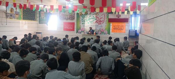 شادی دانش‌آموزان راه ایمان قلعه‌گنج در جشن ولادت حضرت علی‌اکبر(ع)