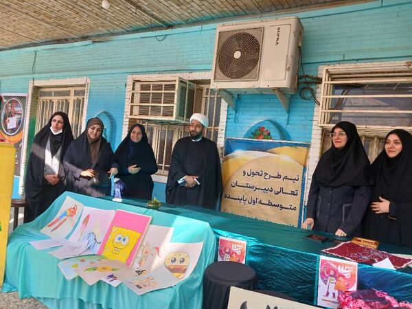 برگزاری رویداد "هفته ماها" در دبیرستان پاینده اهواز