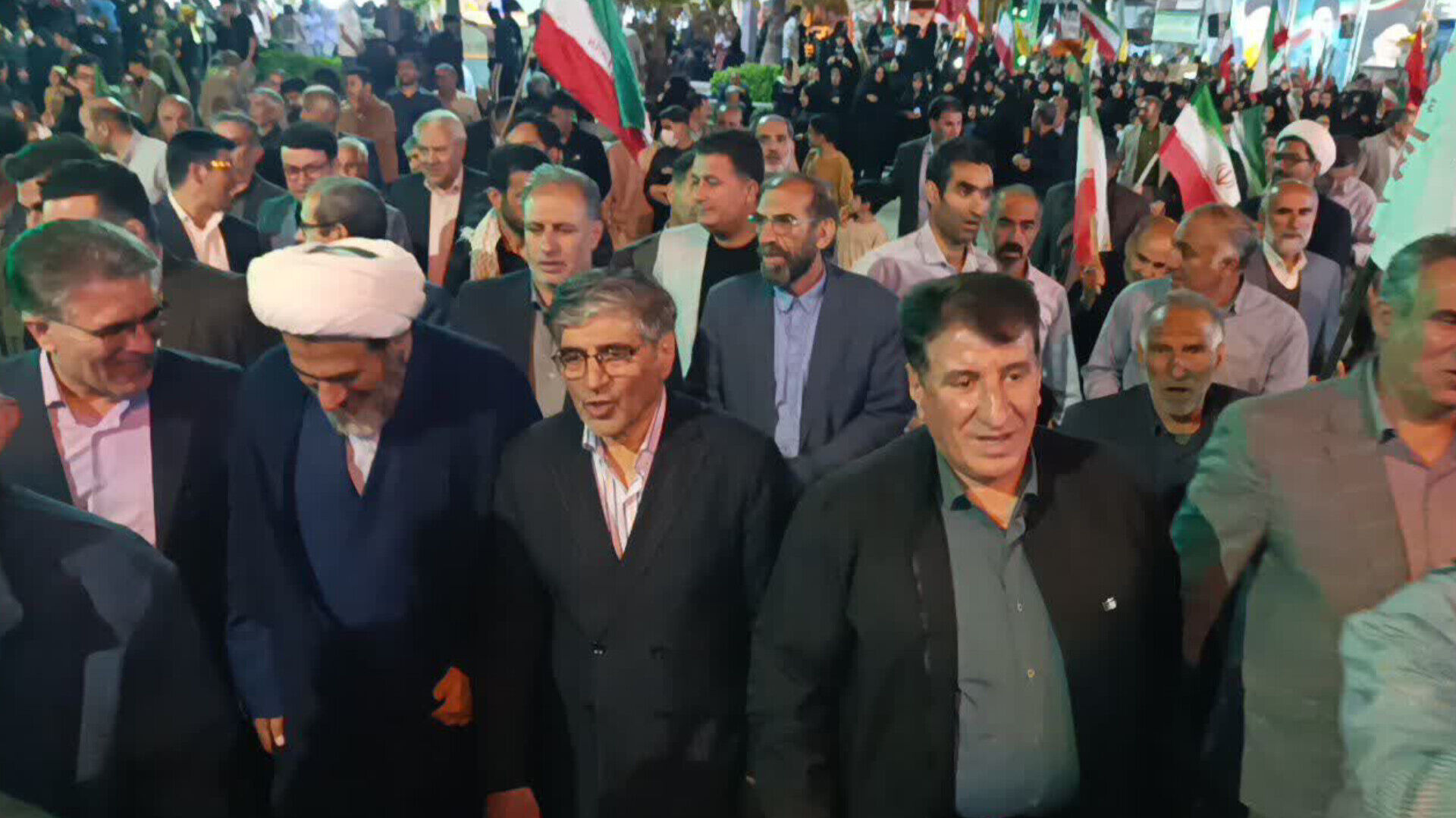 تجمع باشکوه مردم کوهدشت درشب شصت وپنجم بیعت بارهبر وتجدید میثاق با آرمان های انقلاب اسلامی