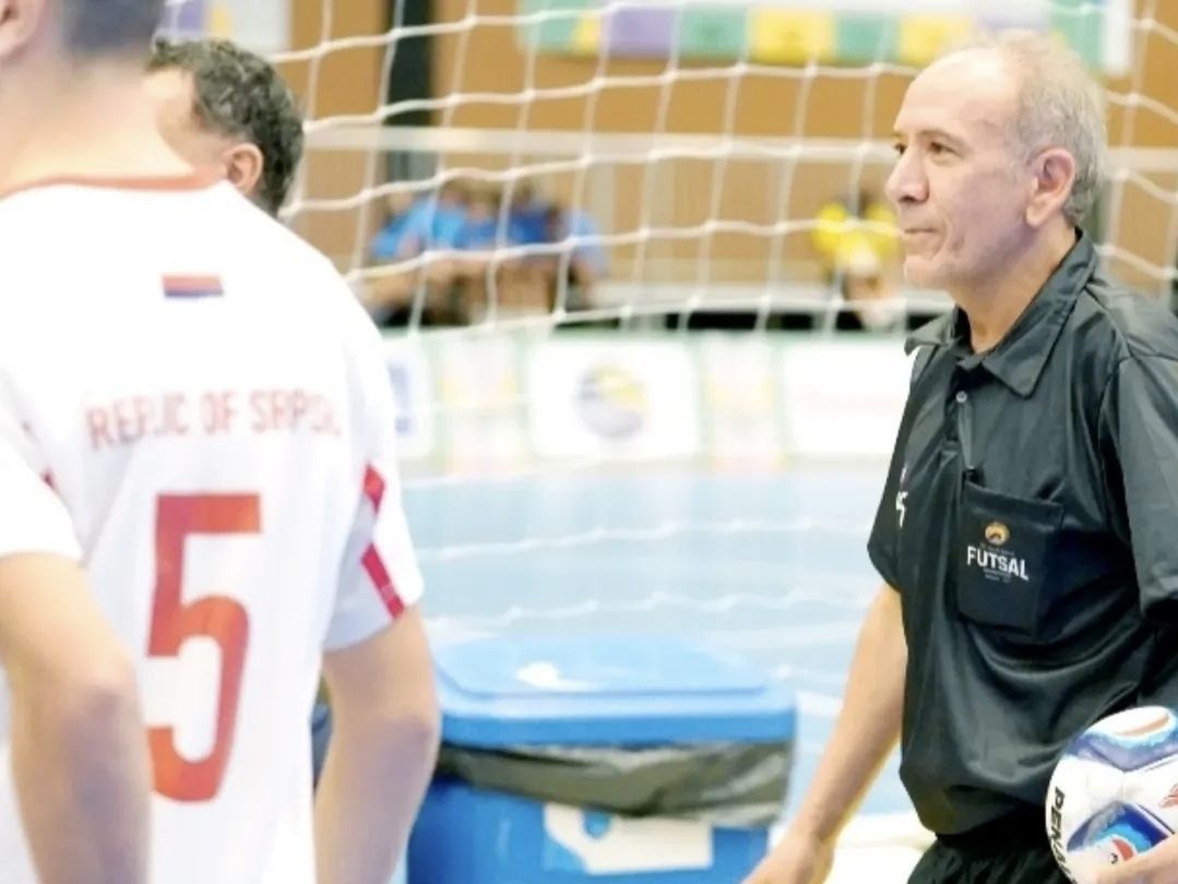 قضاوت معلم ورزش قرچکی در نیمه‌نهایی فوتسال دانش‌آموزان جهان