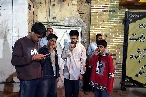 هفتاد و پنج شب چایخانه مسجد الزهرا میزبان سنگربان نیشابوری شد 