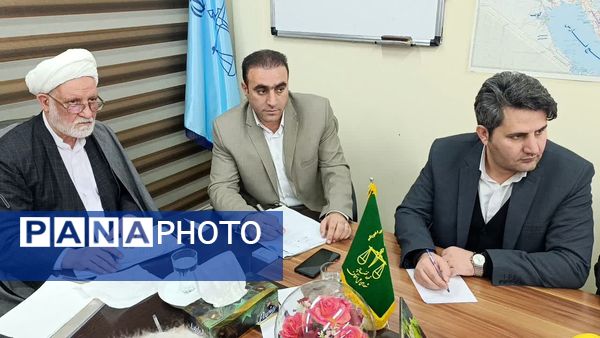 بازدید میدانی دادستان انتظامی قضات در کوهدشت و دیدار با کارکنان و خانواده شهدا