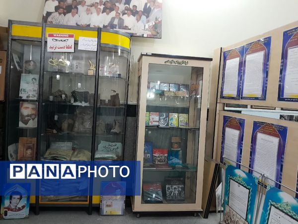 بازدید دانش‌آموزان از نمایشگاه دفاع مقدس واقع در مقبره شهدای گمنام شهرستان ورامین