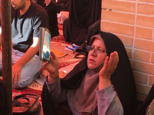 برپایی مراسم دعای عرفه در گلستان شهدای اصفهان
