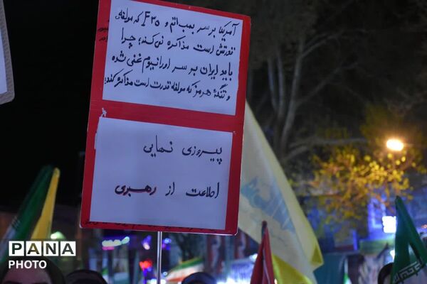 موج ۵۶ در تجمعات شبانه قروه؛ حضور پرشور مردم به میزبانی پیشکسوتان دفاع مقدس و بیرق مطهر حرم امام حسین(ع)
