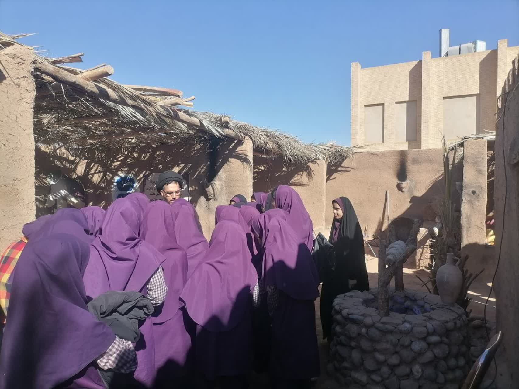 آشنایی نوجوانان با تاریخ صدر اسلام در نمایشگاه حدیث غربت یزد