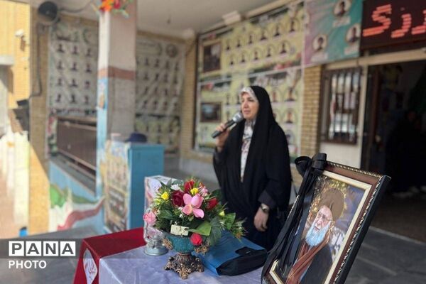 تقدیر از فرزند شهید همتی نژاد در دبستان ملاصدرا 