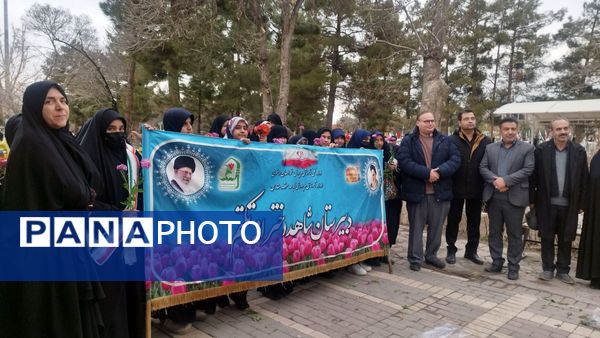 آیین غبارروبی و عطرافشانی مزار شهدا  