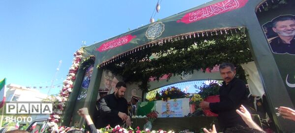 آرام گرفتن پیکر شهید سپهبد عبدالرحیم موسوی در حریم امن فاطمی