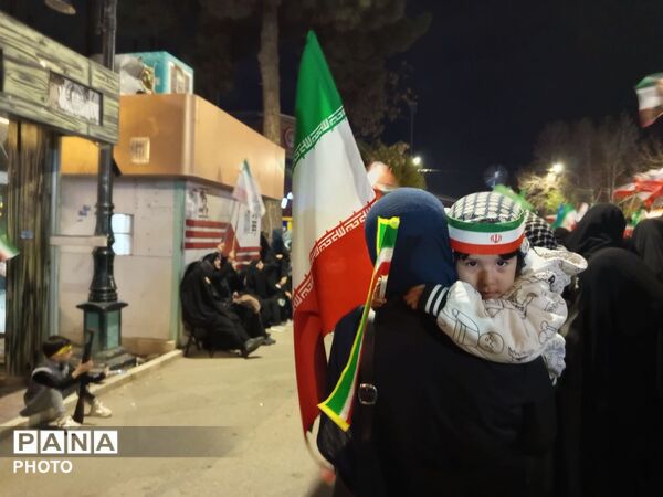 نیشابور  در آغوش باران؛ قصه دلدادگی مردم در مسجد جامع 
