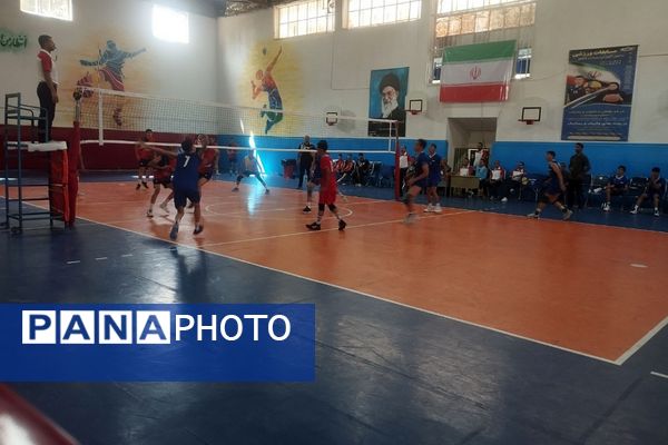 اولین روز مسابقات کشوری  والیبال پسران دانش‌آموز در رودهن 