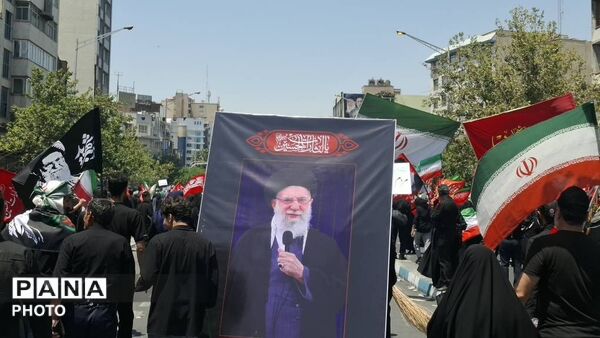 تهران در قاب بدرقه؛ روایت دانش‌آموزان از وداعی که در تاریخ ماند