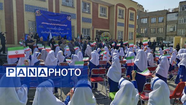 بهره‌برداری از دبستان ۱۲ کلاسه حسن‌زاده در مشهد 