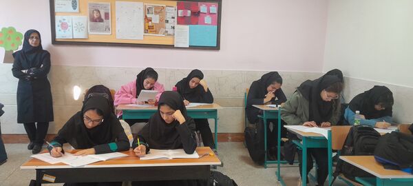 برگزاری آزمون پایش در دبیرستان فرزانگان استعداد درخشان شهرستان ملارد