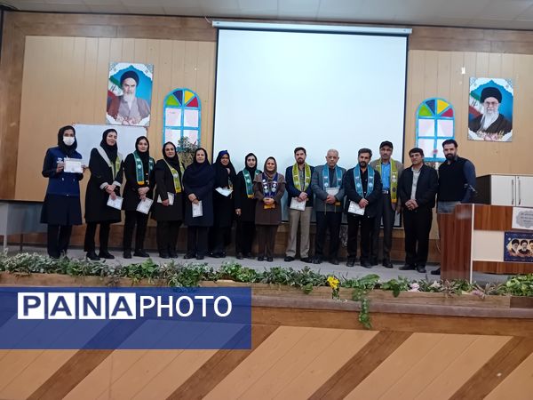 جلسه هم‌اندیشی مجمع مدرسین و مربیان پیشتاز اردوی تمشک در آشخانه