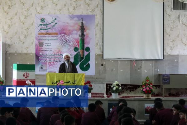 اقامه نماز جماعت در آموزشگاه متوسطه اول شاهد سمنان