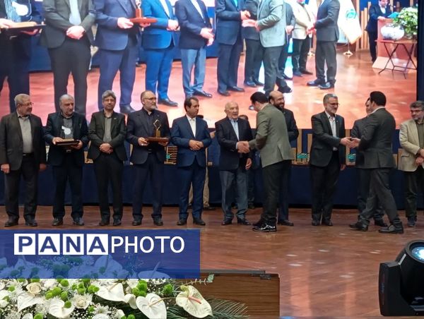 آیین تجلیل از واحدهای نمونه استاندارد و سفیران دانش‌آموزی استاندارد