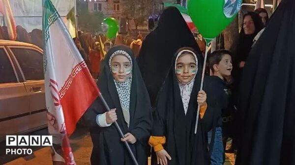 حضور گسترده مردم خرم‌ آباد در میدان امام (ره)، تاکید بر دفاع از میهن و آرمان‌ های انقلاب