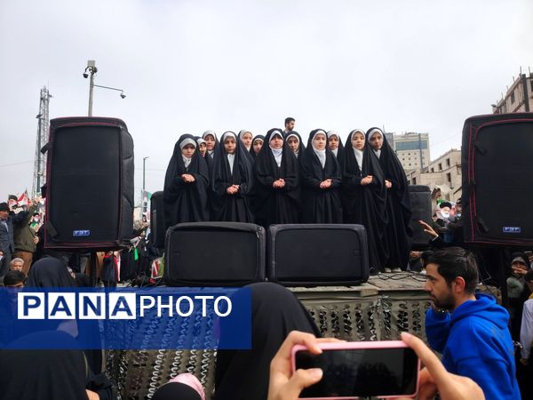 تولد ۴۷ساله‌گی انقلاب ایران در خیابان پانزده خرداد