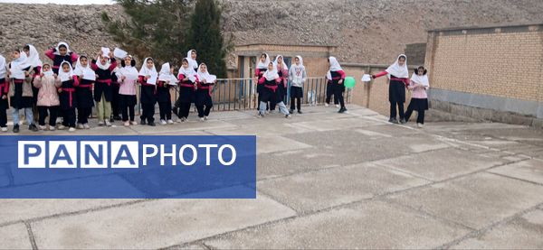 برگزاری جشن دهه فجر با برنامه‌های ورزشی و فرهنگی در دبستان شهید ابوالفضل