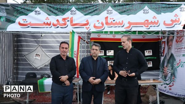 موکب آموزش و پرورش درحال خدمت‌رسانی به زائران مراسم تشییع  رهبر شهید انقلاب