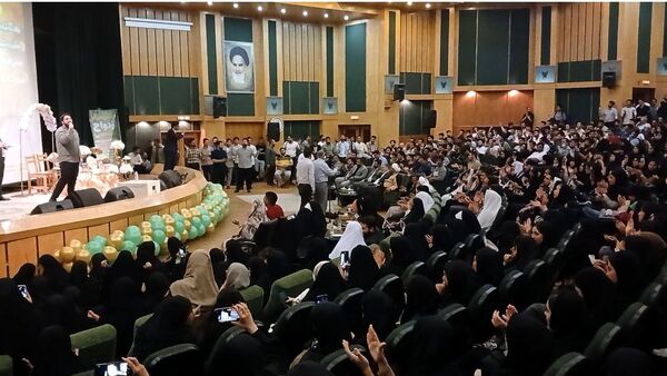 جشن بزرگ ازدواج دانشجویی در دانشگاه آزاد اسلامی واحد کرج