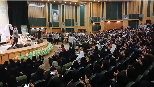 جشن بزرگ ازدواج دانشجویی در دانشگاه آزاد اسلامی واحد کرج