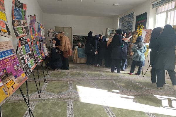 برپایی نمایشگاه «دختران نجابت» در دبیرستان شهیدان مشتاقیان ناحیه ۳ شیراز