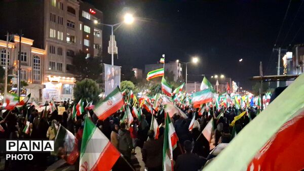 پنجاه و دو شب  در میدان پای کار ایران