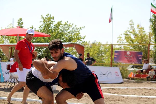 مسابقات کشوری انتخابی تیم ملی کُشتی ساحلی در بناب