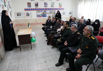 زنگ انقلاب و نمایشگاه دهه فجر در مدرسه جاویدالاثر 