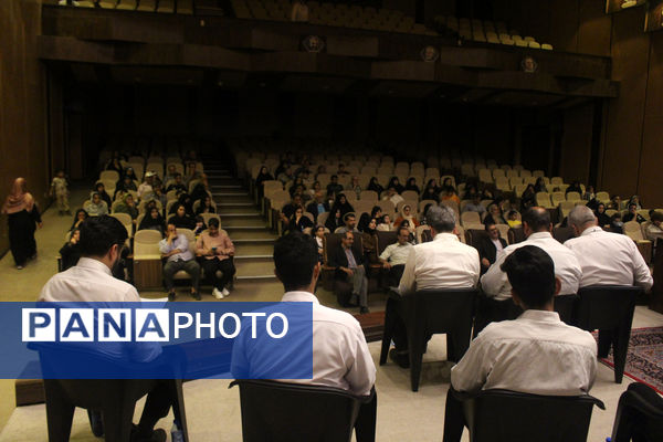 کارگاه نمایشنامه خوانی و نقد فیلم دفاع مقدس در قم