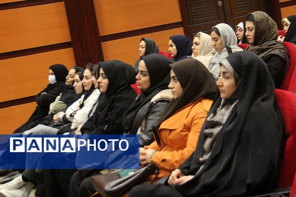 نشست روسای انجمن اولیاء و مربیان مدارس بهارستان‌دو