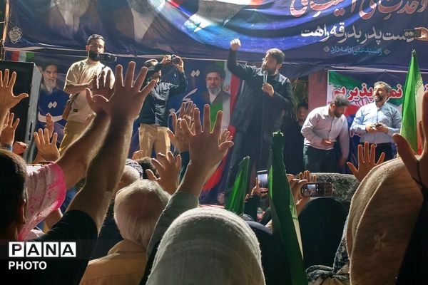 قرار شبانه مردم نسیم شهری در بهارستان دو
