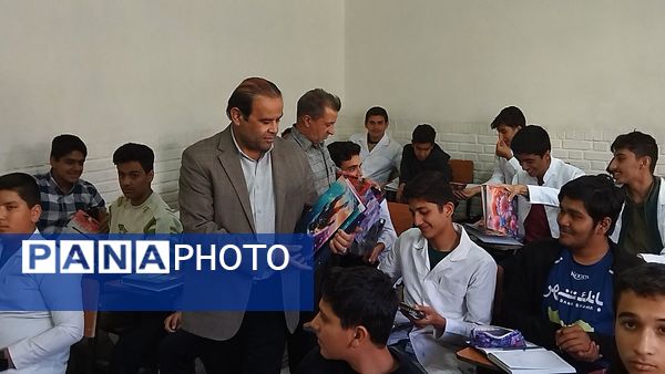 گرامیداشت روز دانش آموز در دبیرستان شاهد ابوذر غفاری 