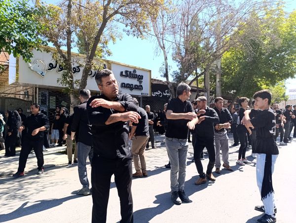 عاشورای حسینی در آشخانه و ۷۲ دیگ غذای نذری