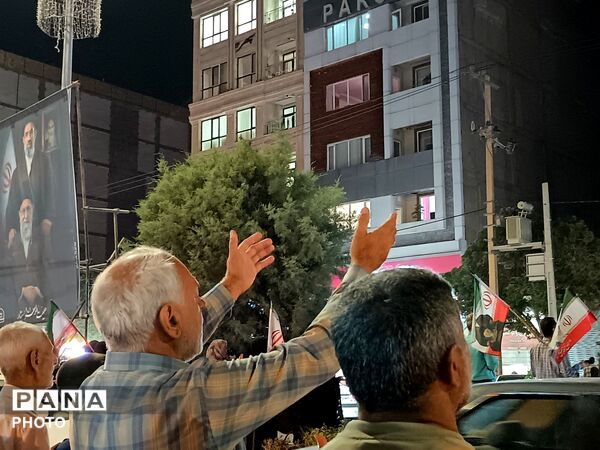 امواج پی در پی شبانه مردم غیور نیشابور در حسینیه امام خامنه ای 