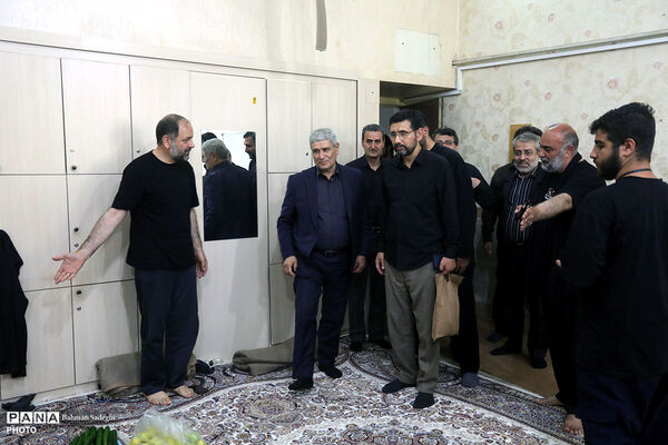 بازدید رئیس دانشگاه فرهنگیان از موکب‌های پذیرای زائرین مراسم امام شهید در این دانشگاه