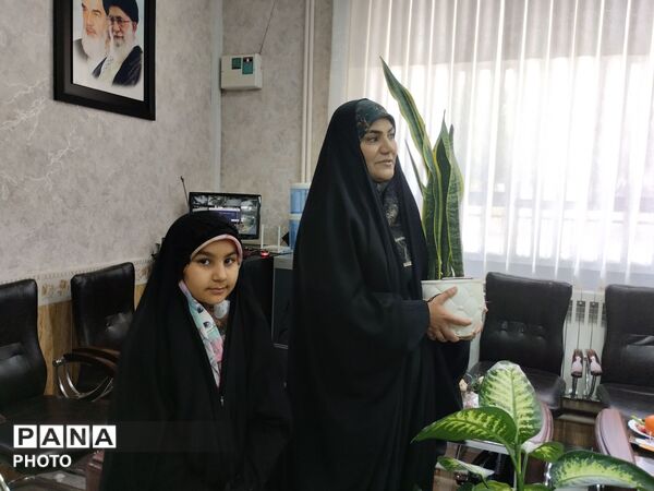 مراسم تجلیل از خانواده شهدا در دبستان شاهد شهید ناصری