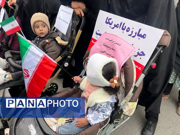 حضور پرشور فرهنگیان، دانش‌آموزان و اقشار مختلف مردم در راهپیمایی ۲۲بهمن