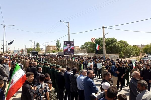  پیکر پاک «شهید نادر حمیدیان» بر شانه‌های مردم قدرشناس آرام گرفت